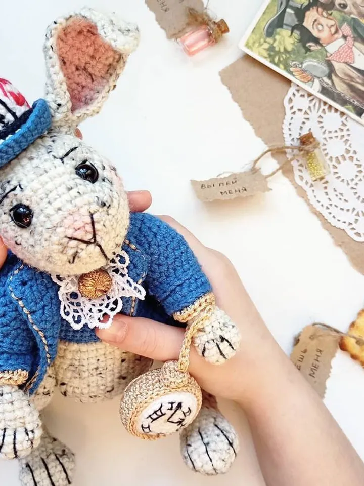 Crochet pattern White rabbit with clock