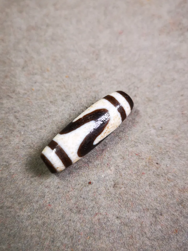 Gandhanra Acient Tibetan Tiger Tooth Tasso Dzi Bead(30 Years Old),Protective Amulet Bead