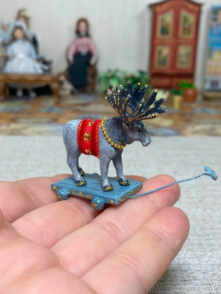 Christmas elk on a cart. Dollhouse miniature. 1:12. Toy for a doll.