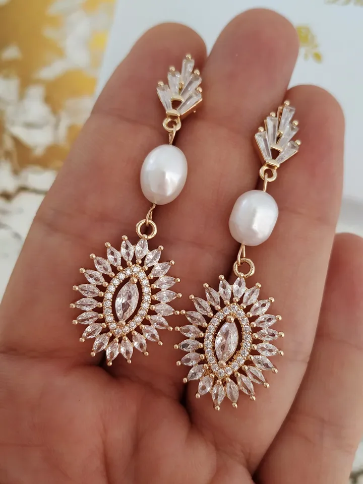 Art deco Wedding Earrings For Bride, Freshwater Pearl Long Bridal Earrings, Swarovski Crystal Gold Statement Earrings, Boho Bridal Earrings,
