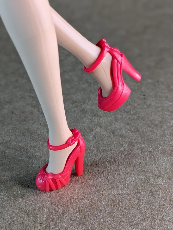 Red high heel buckle shoes for 1/6 scale female dolls