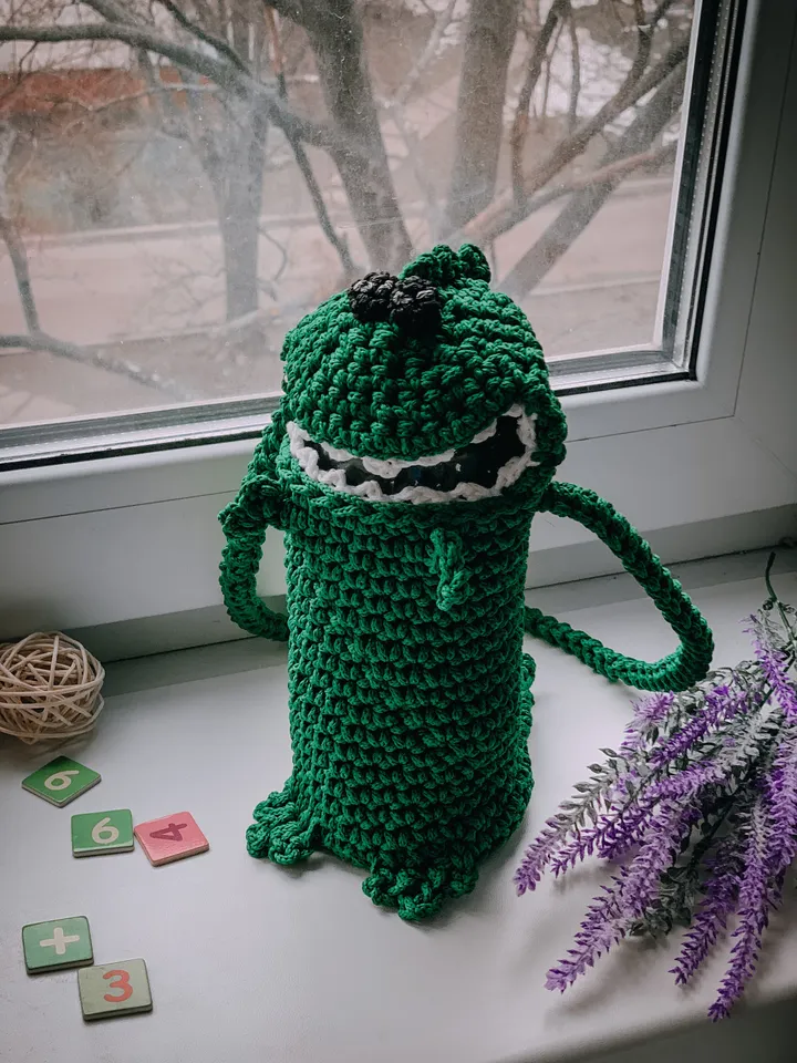 Water Bottle Holder crochet pattern PDF and video tutorial, monster dino, crochet carrier, sling, pouch, cover