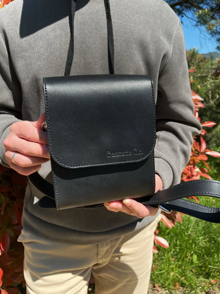 Free PDF Pattern Men's crossbody bag - Download PDF & video TUTORIAL. Classic men's leather bag - pattern. Punch pitch 4 and 5 mm.