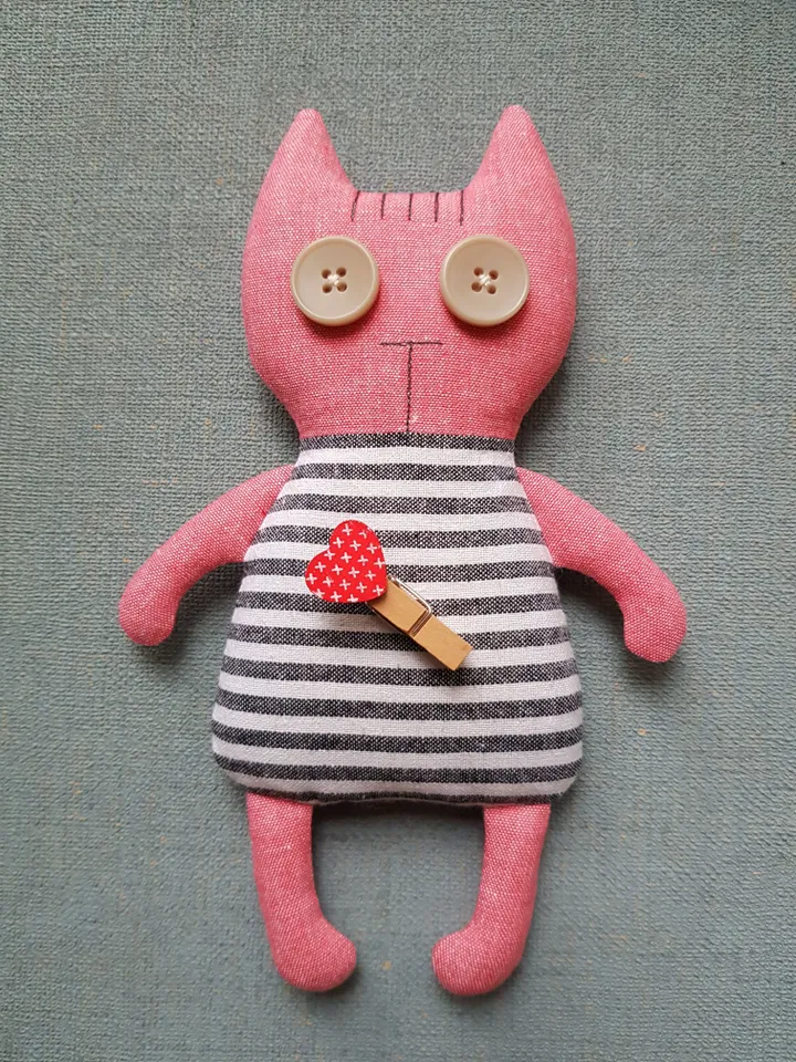 Cat doll sewing pattern PDF and digital tutorial in english, diy rag doll, stuffed animal pattern