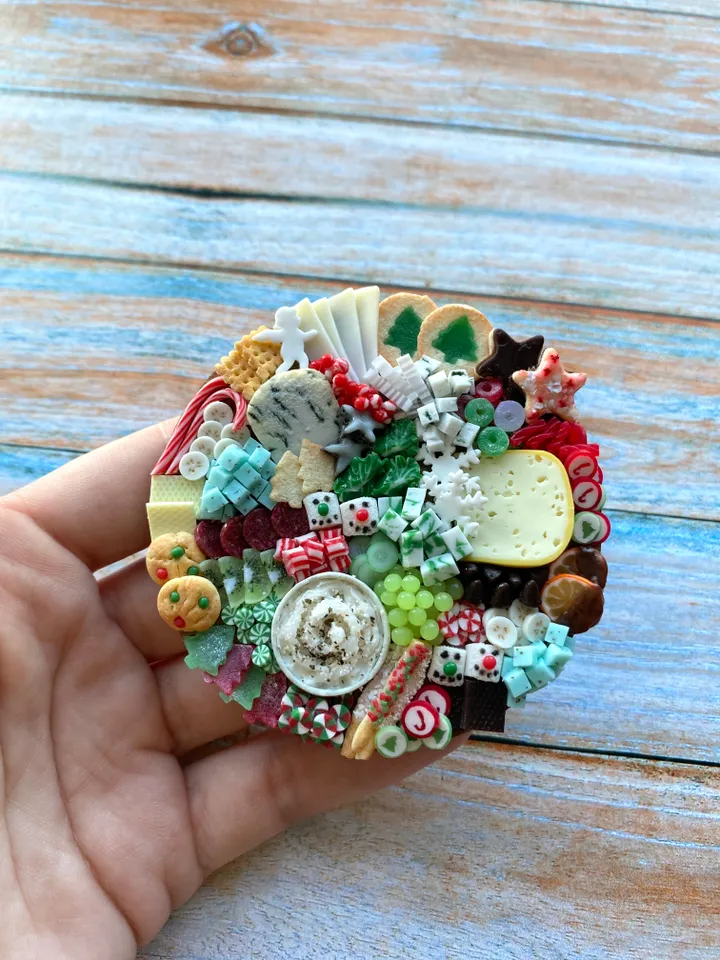 Magnet Miniature Christmas Charcuterie Board with Polymer clay Souvenir