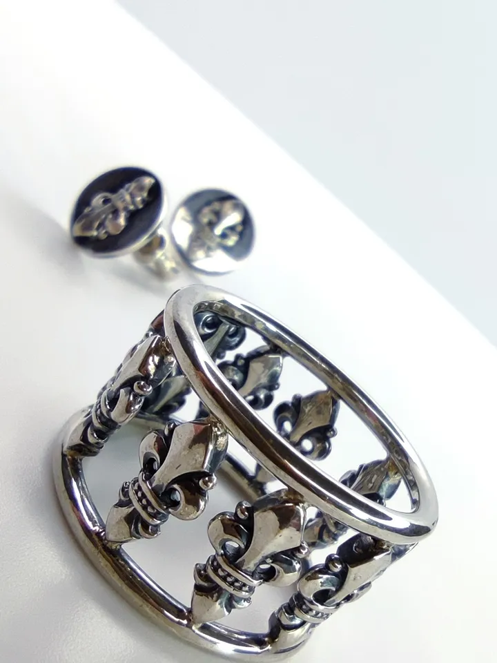Earrings studs - Fleur de lis - Heraldic Lily