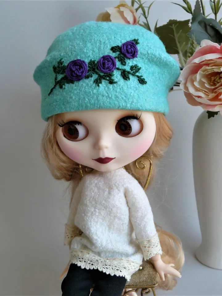 Blythe hat with embroidery