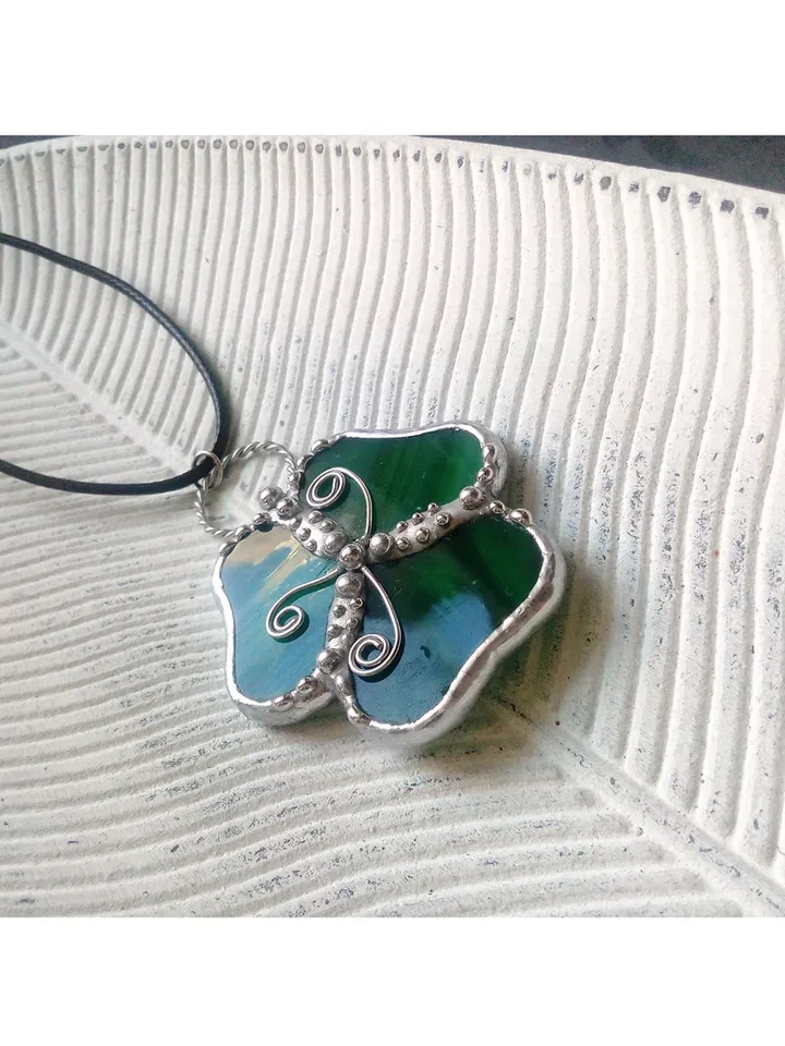 Lucky shamrock, Green trefoil, st patricksday, Shamrock pendant, Irish necklace, Clover leaf necklace, St Patrick