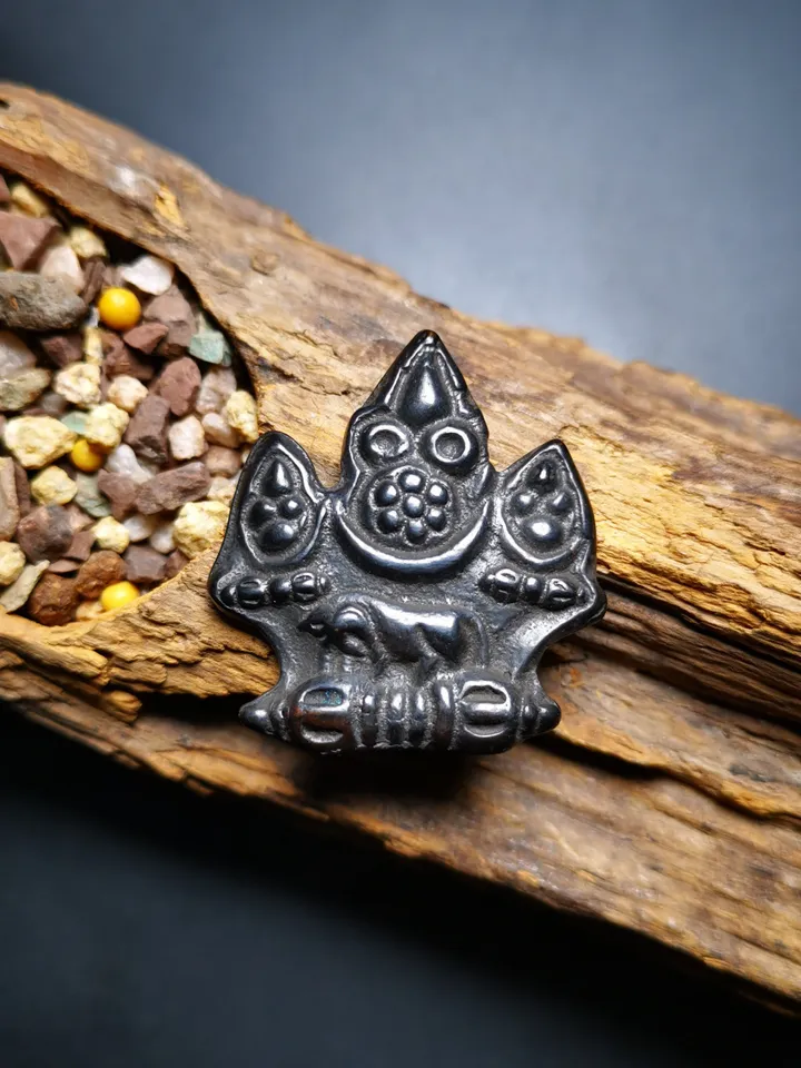 Gandhanra Antique Tibetan Buddhist Protective Amulet Pendant,Mani Jewel/Wish-Fulfilling Cintamani Badge, Nubro,50 Years Old