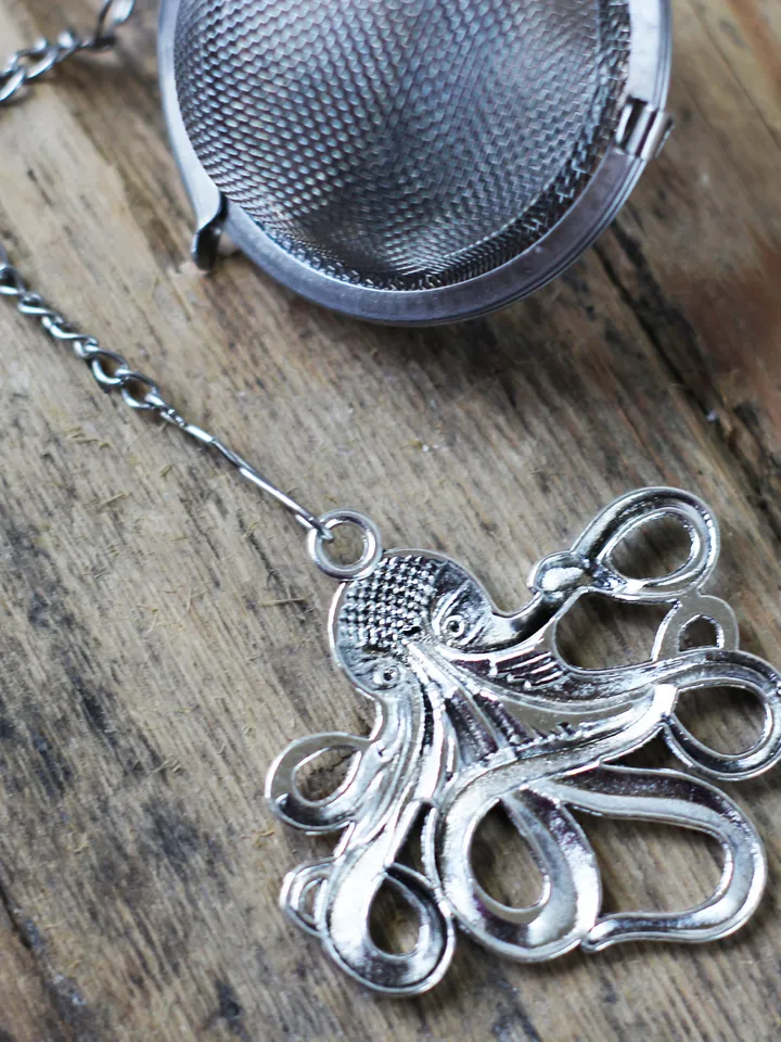 Octopus tea strainer for herbal tea, Tea infuser charm ocean, Tea steeper octopus pendant, loose leaf tea lover gift