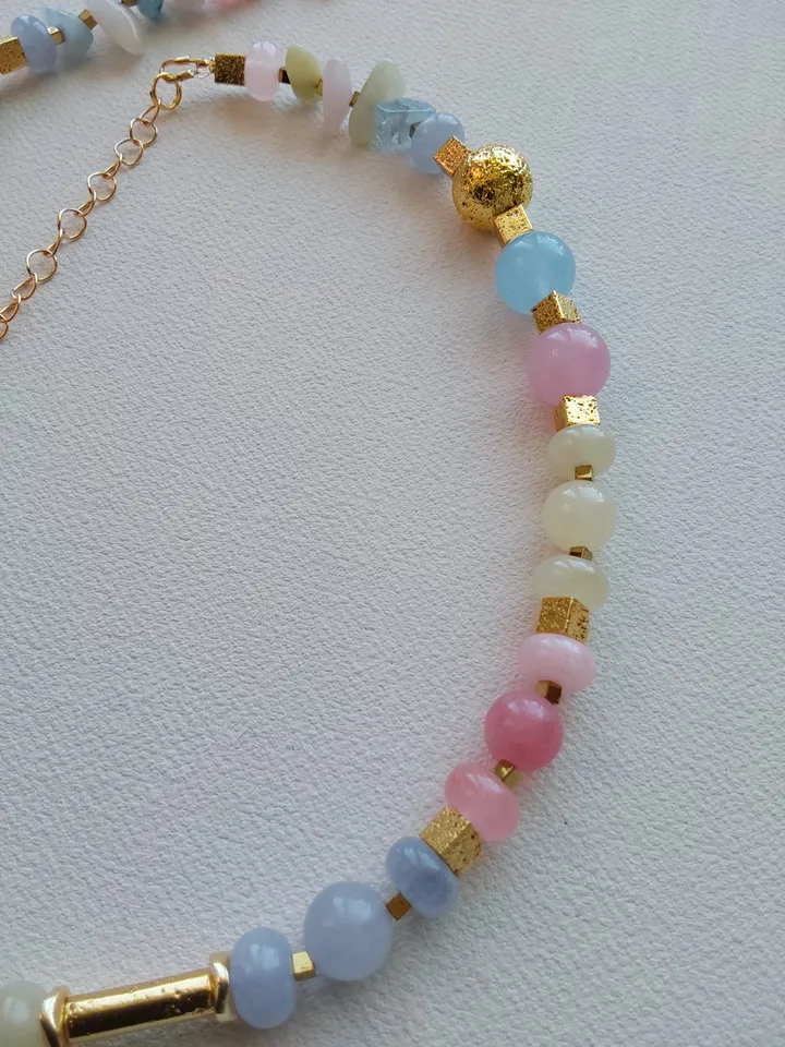 Choker, necklace, beads made of natural stones. Beryl and volcanic lava, tinted in the color "gold". 43-50 cm.