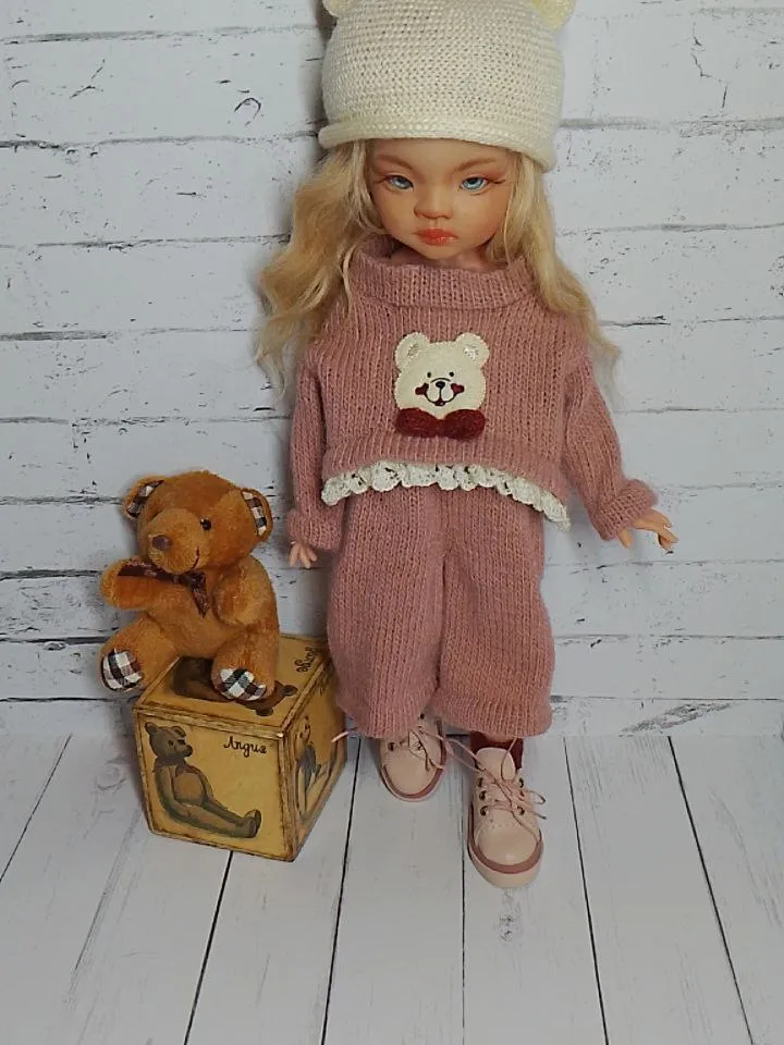 Knitted set for Paola Reina