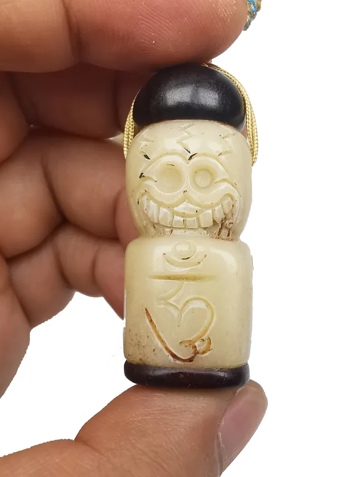 Gandhanra Unique Tibetan Yak Bone Carved Pendant,Citipati Skull Shape OM Letter Stamp Seal Amulet