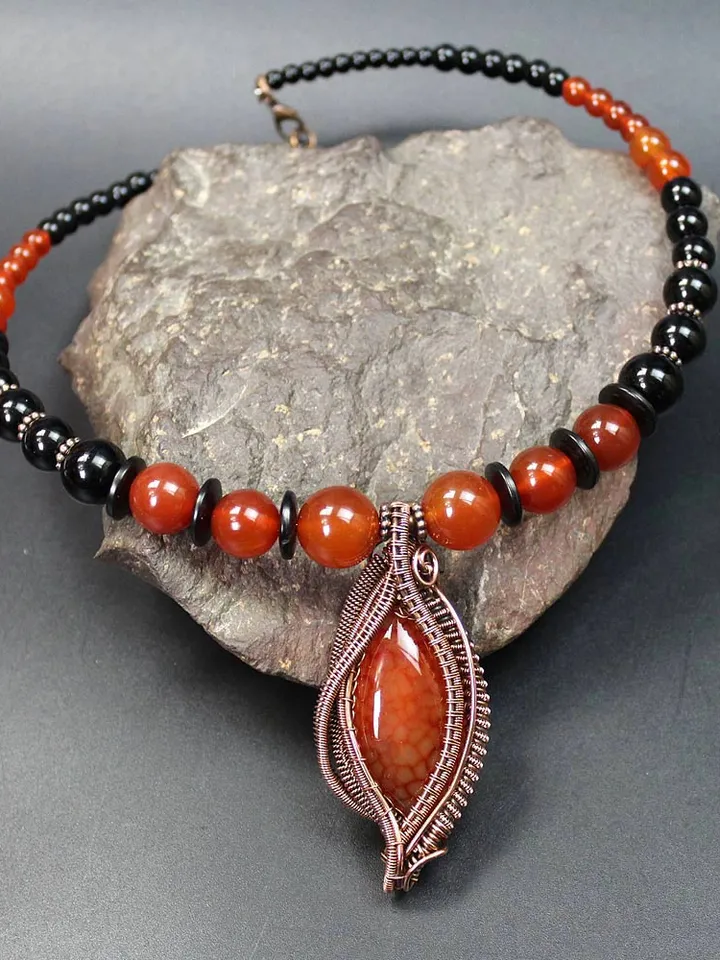 Handmade copper pendant with agate.