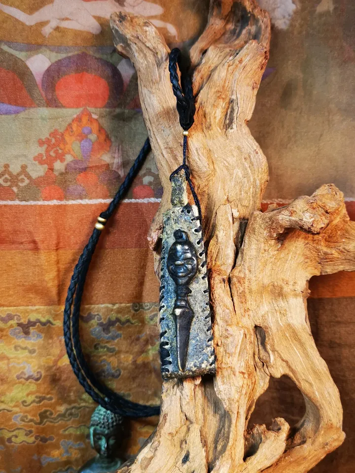 Gandhanra Antique Amulet,Unique leather Sachet with Skull Sītavana Phurba / Kila Pendant,Old Necklace