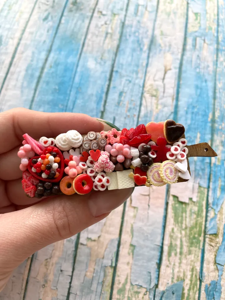 Magnet Miniature Valentine Charcuterie Board with Polymer clay Souvenir