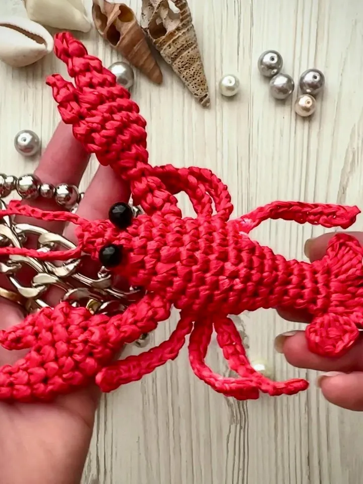 Beaded Lobster Keychain with Metal Chain – Stylish Bag or Key Accessory