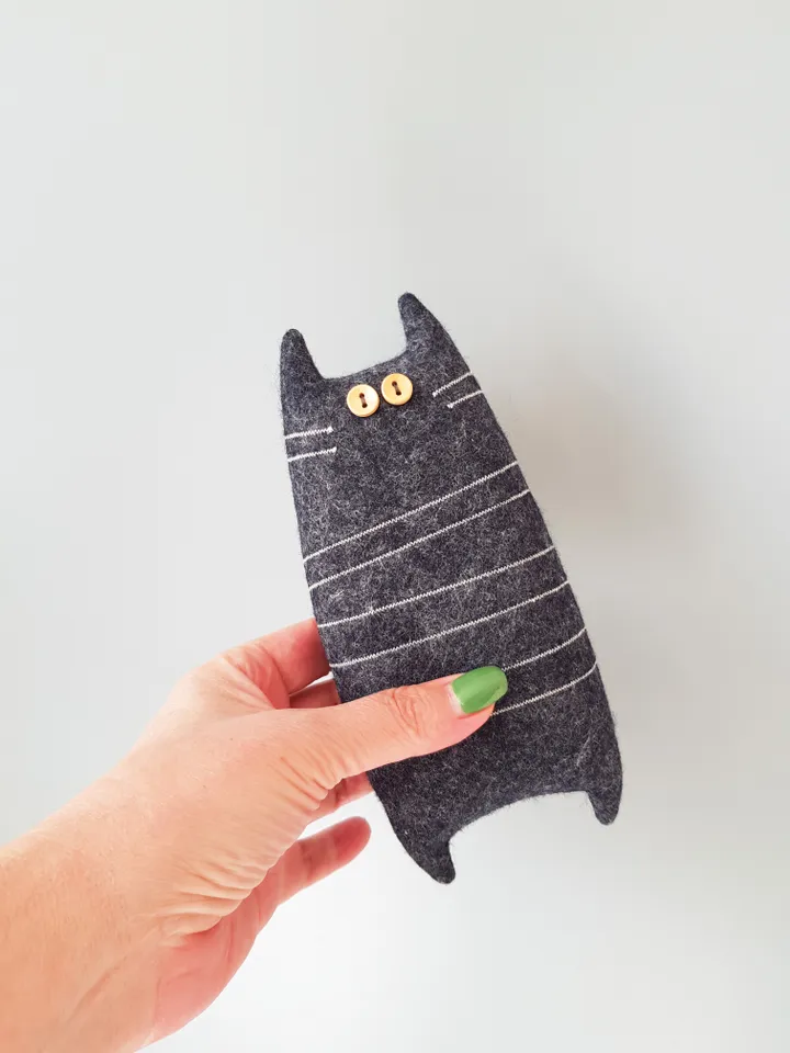Black Cat Sewing Pattern PDF, Tutorial in English, Felt animal Pattern, felt doll sewing diy, Halloween doll PDF