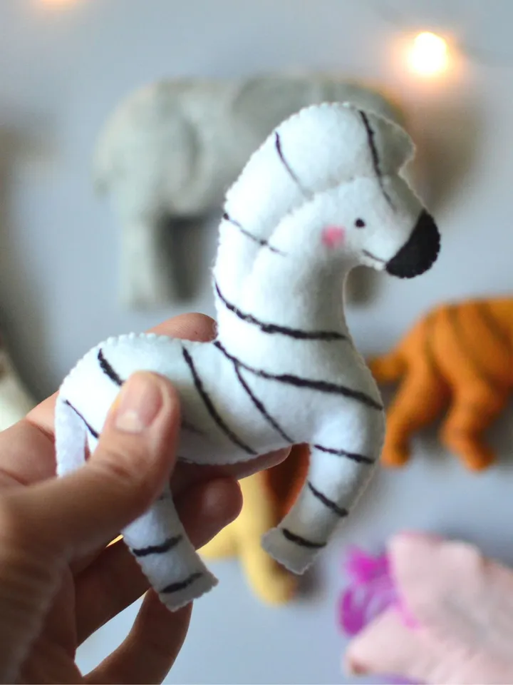 PDF patterns Safari animals 8 in 1 , DIY handmade baby mobile or garland ,stuffed animals perfect for Kids