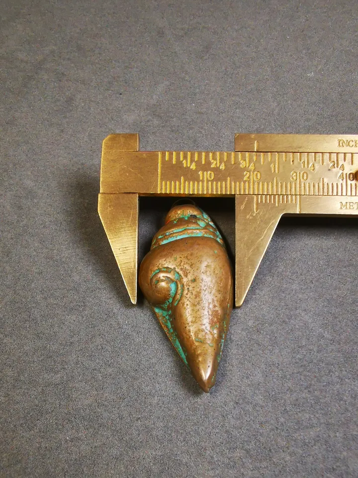 Gandhanra Handmade Small Shankha(Divine Conch) Badge,Tibetan Buddhist Protective Amulet Pendant,Made of Lima Brass
