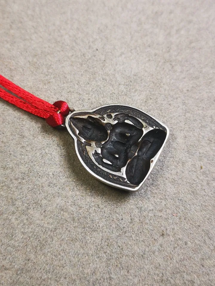 Gandhanra Handmade Tibetan Mala Pendant,Small Chenrezig Amulet for Prayer Beads,Bag Hanging,0.87" × 0.67"