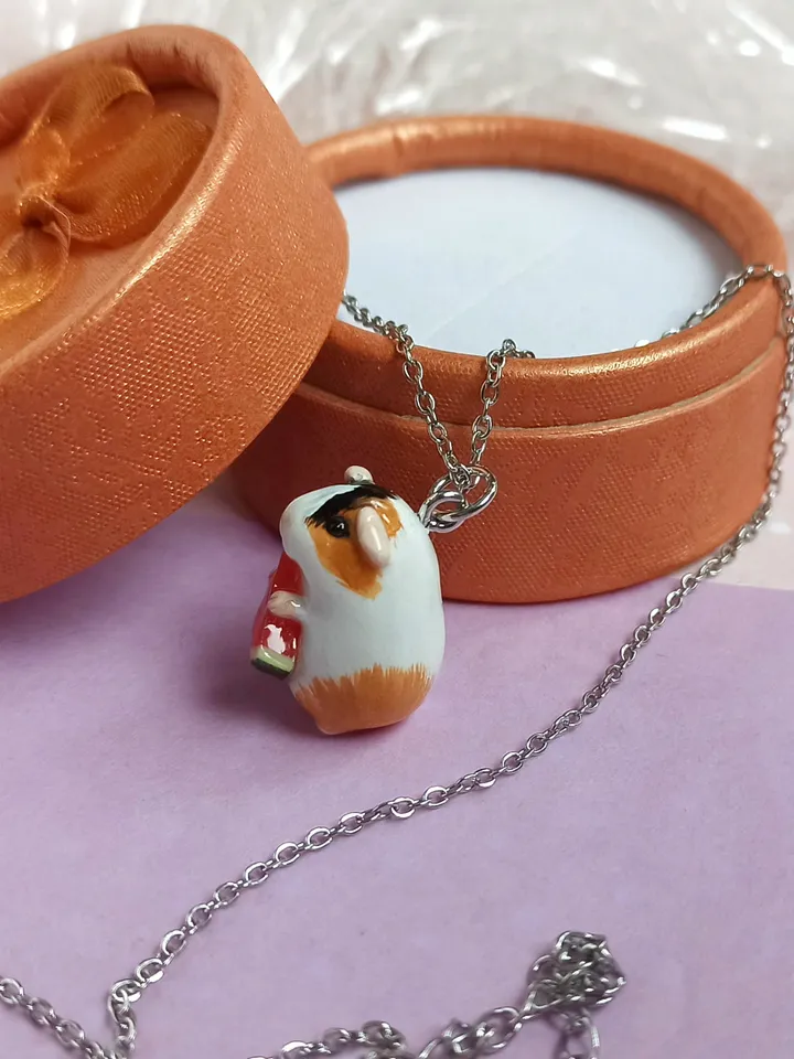 A guinea pig figurine handmade necklace (US discount)