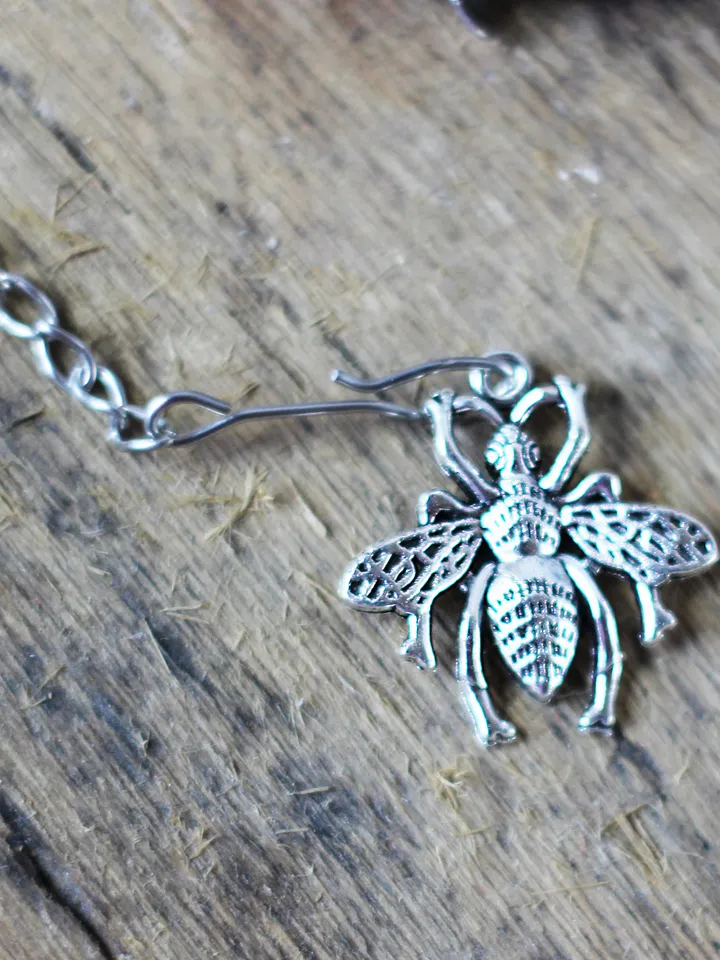Honey bee tea infuser for loose leaf tea, Tea Maker with bee charm, Tea Steeper bee pendant, Herbal tea gift