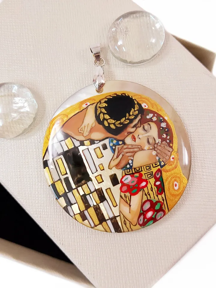 Pearl pendant necklace: The Kiss of lovers in charming handmade lacquer pendant for art lover • Aesthetic dainty necklace art nouveau style