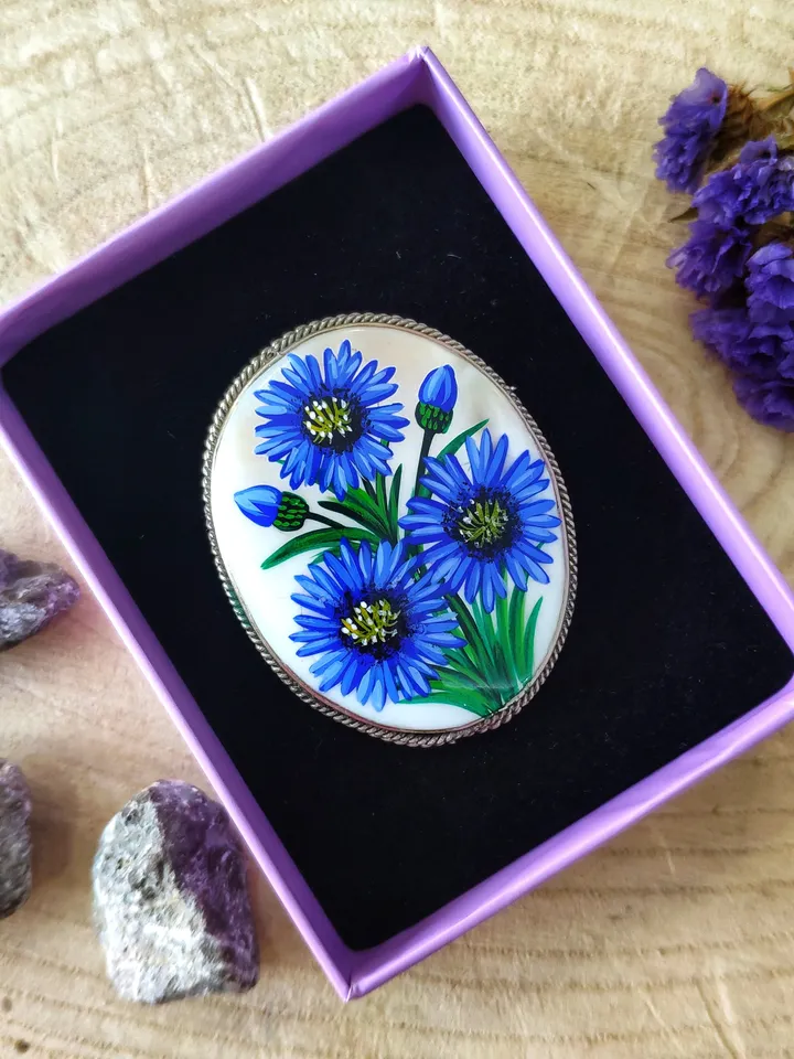 Brooches for women: Bright blue cornflowers on handmade lacquer brooch • pin for blue summer dress • hand painted blossom • trendy jewelry