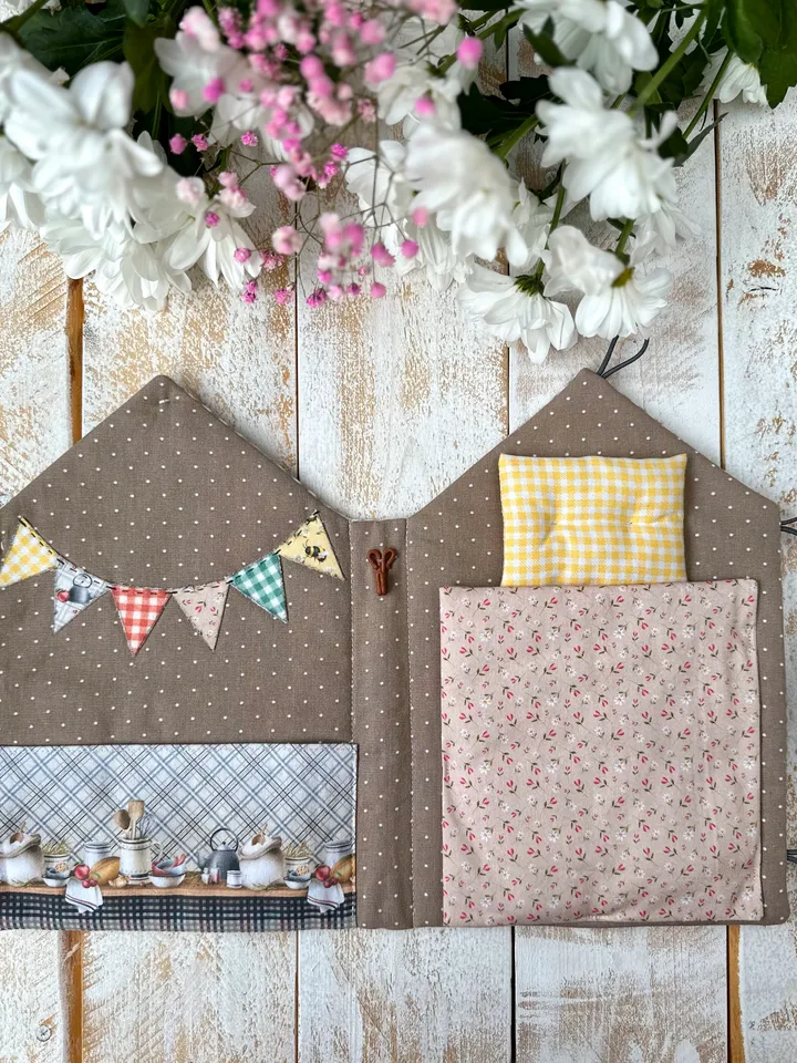 Pattern and tutorial in PDF format toy house for a doll
