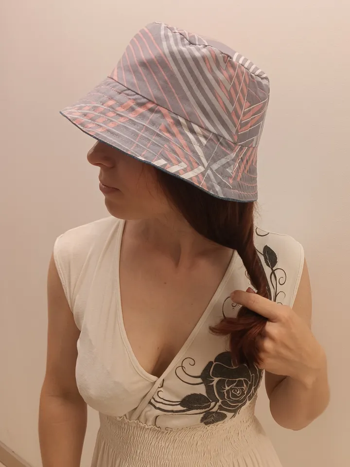 Stylish two-sided denim panama hat. It has a cotton lining