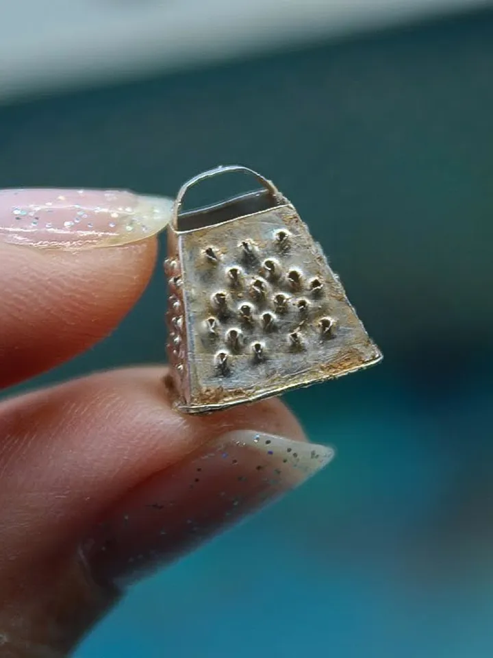 FREE TEMPLATE Miniature grater