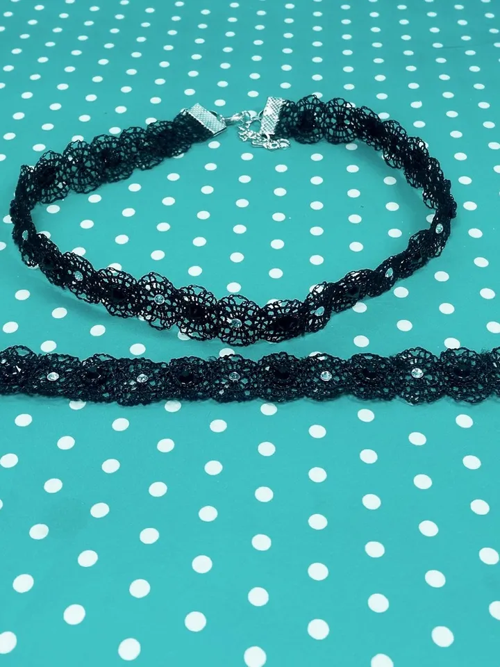 The choke and bracelet are lace. Set of jewelry. handmade.