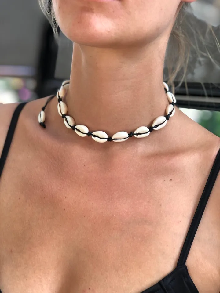 Shell choker necklace, cowrie chocker, black shell adjustable necklace choker, shell jewerly, boho jewelry, coachella style jewelry necklace