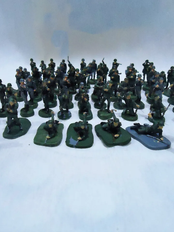 ZVEZDA 8078 GERMAN INFANTRY PLATOON 1942-1944 75 figures. Rare