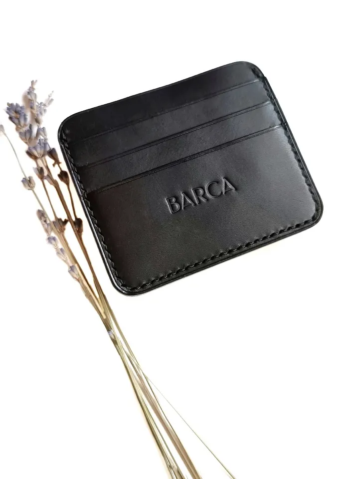 Free PDF pattern of a cardholder with a coin pocket.