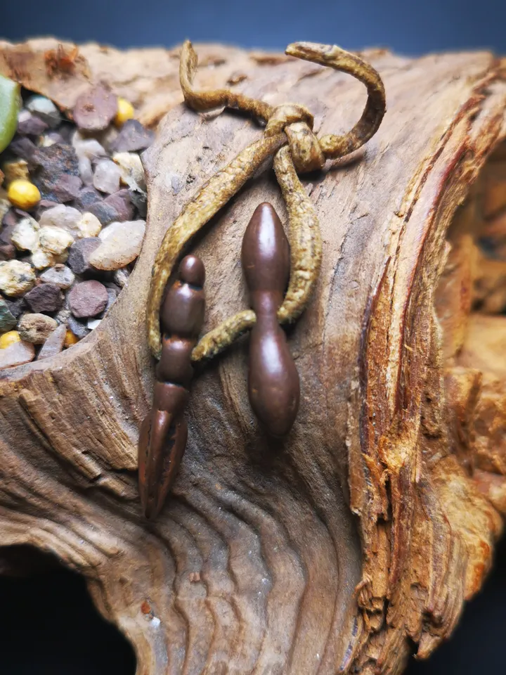 Gandhanra Antique Tibetan Amulet,Mini Vajra and Kila(Dorje Phurba), Mala Prayer Beads,Trantic Buddhism Dharma, 50 Years Old.