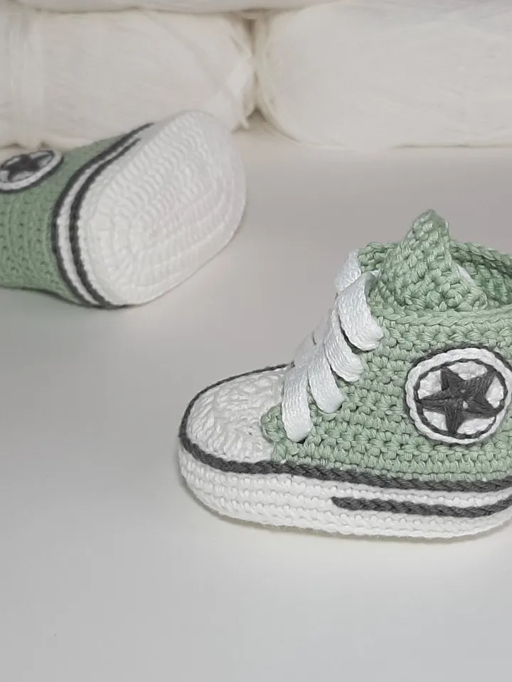 Crochet newborn booties, mint baby shoes, autumn baby booty, fall baby nephew gift, size 0-3 months, convers slippers