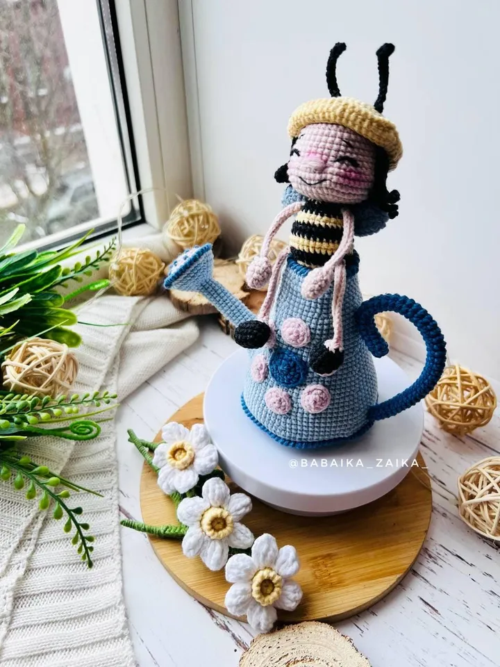 PDF Crochet Pattern Spring Watering Can with a Baby Bee, Amigurumi Decor pattern, Crochet bee, Cute Bee, Doll pattern, Small Baby Toy Patter