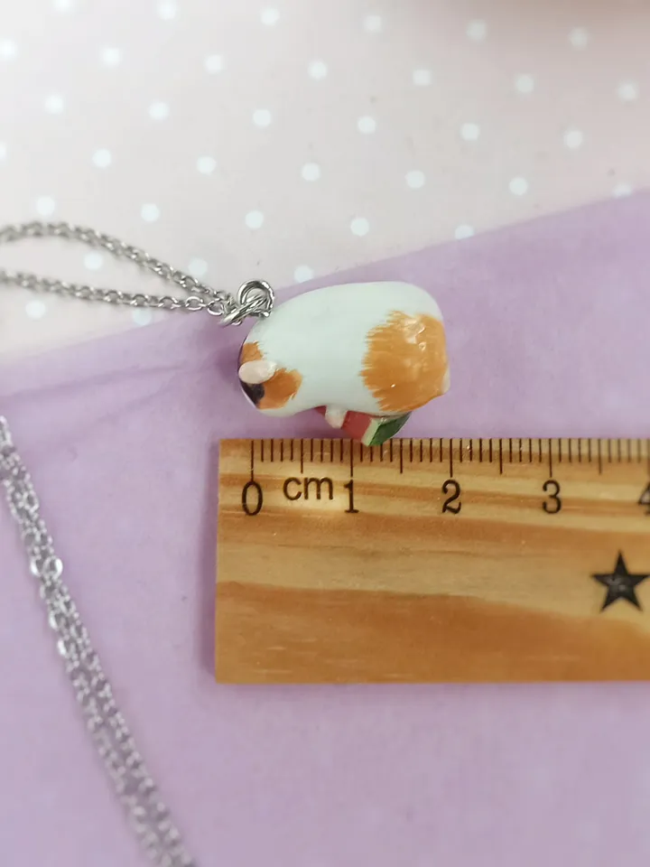 A guinea pig figurine handmade necklace (US discount)