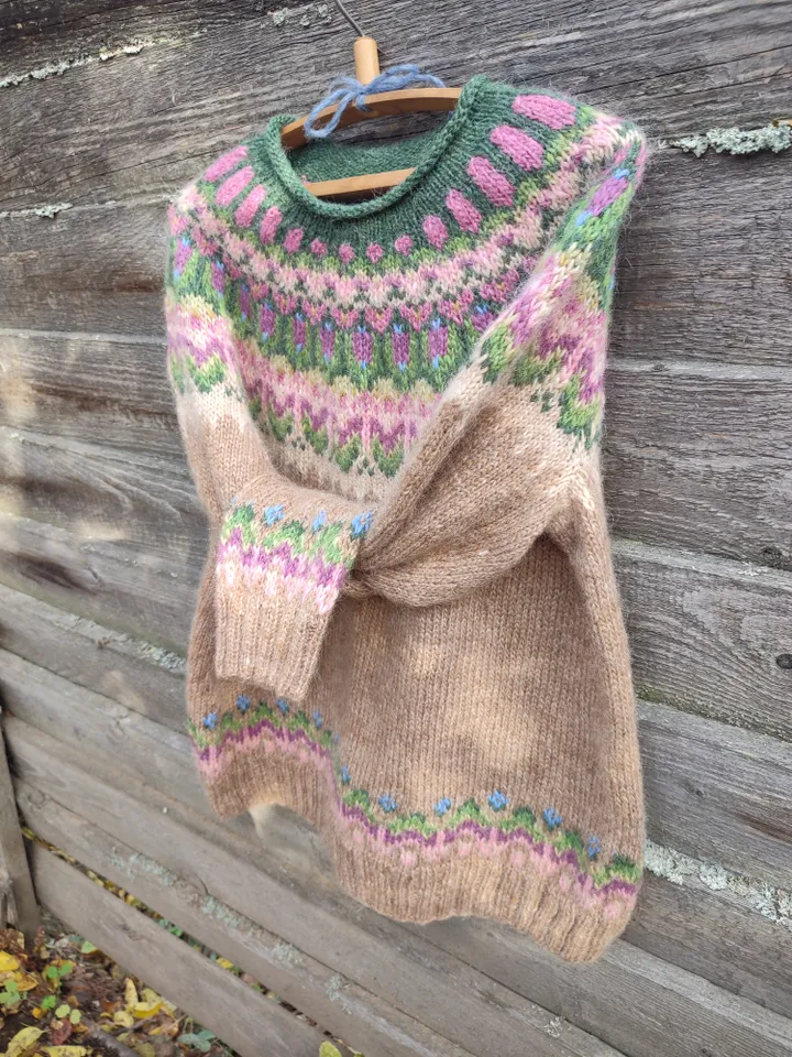Wool sweater from Lopi yarn "Creamy sweetie"