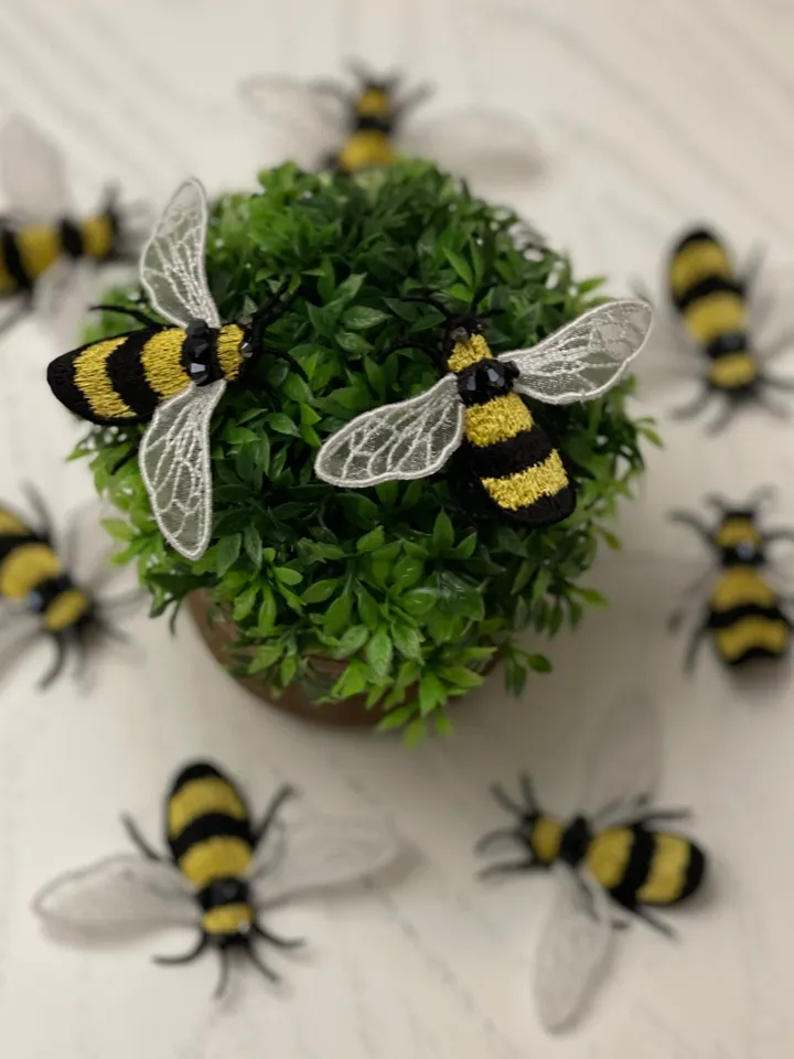 Bee brooch FSL Machine embroidery design Digital embroidery pattern Free standing lace Bee embroidery 3D motif