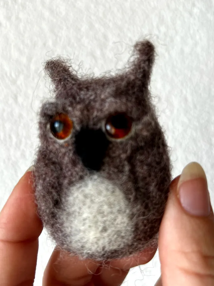 Owl felt brooch, handmade, felting, owl