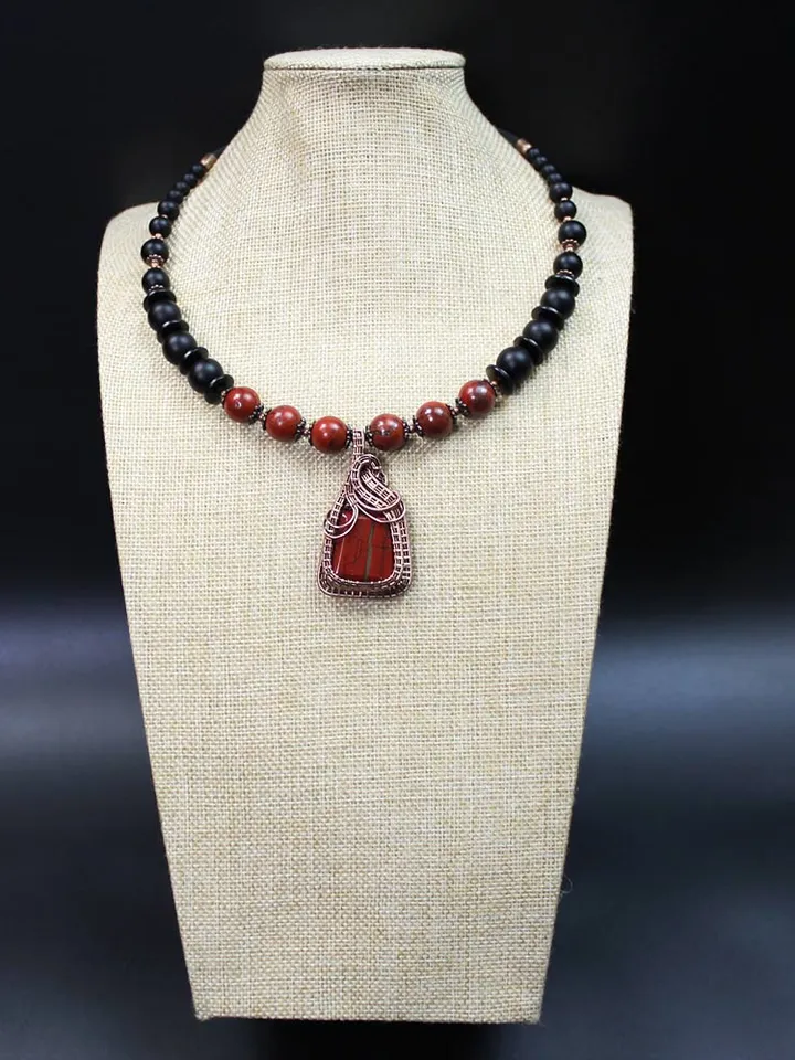 Handmade necklace made of jasper, agate and wire.