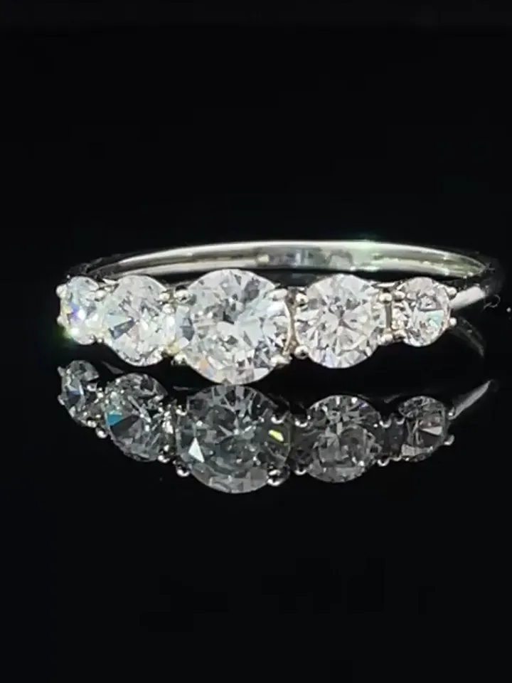 Silver ring path of cubic zirconia stones 925