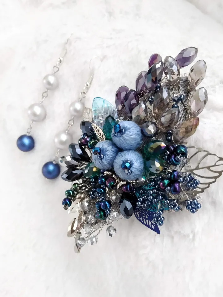 Handmade beaded brooch flower blue berry, one of a kind jewelry, flower brooch, leaf brooch, swarovski pearls earrings,
