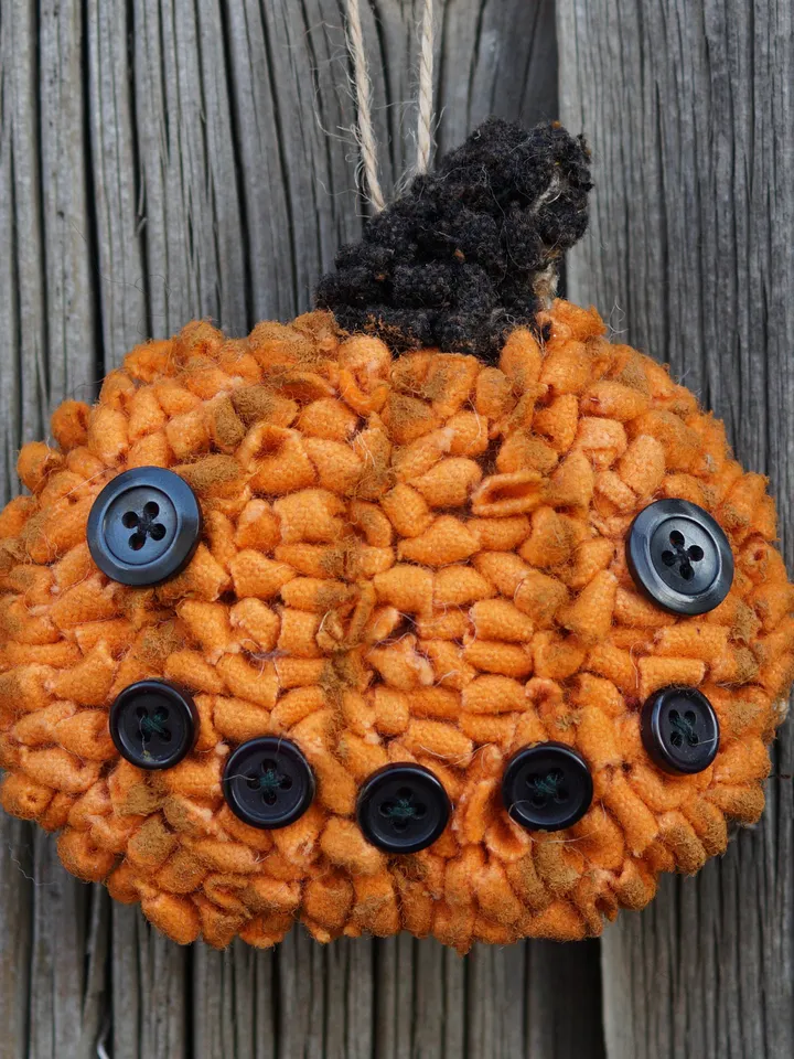Primitive pumpkin ornament, rug hooking, halloween ornament, jack-o'-lantern ornament, ships from the US