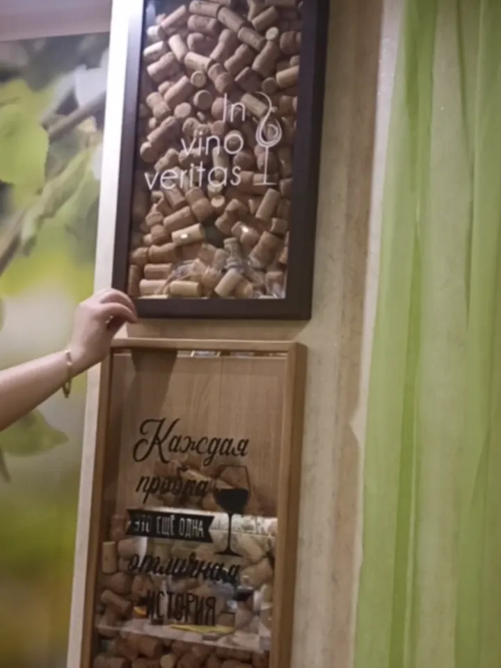 Wine cork holder