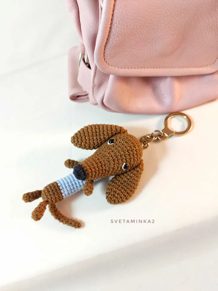 Dachshund Crochet Pattern. Crochet Keychain, Bag Charm. Amigurumi Sausage Dog/ Wiener Dog Pattern. Digital Download. PDF.
