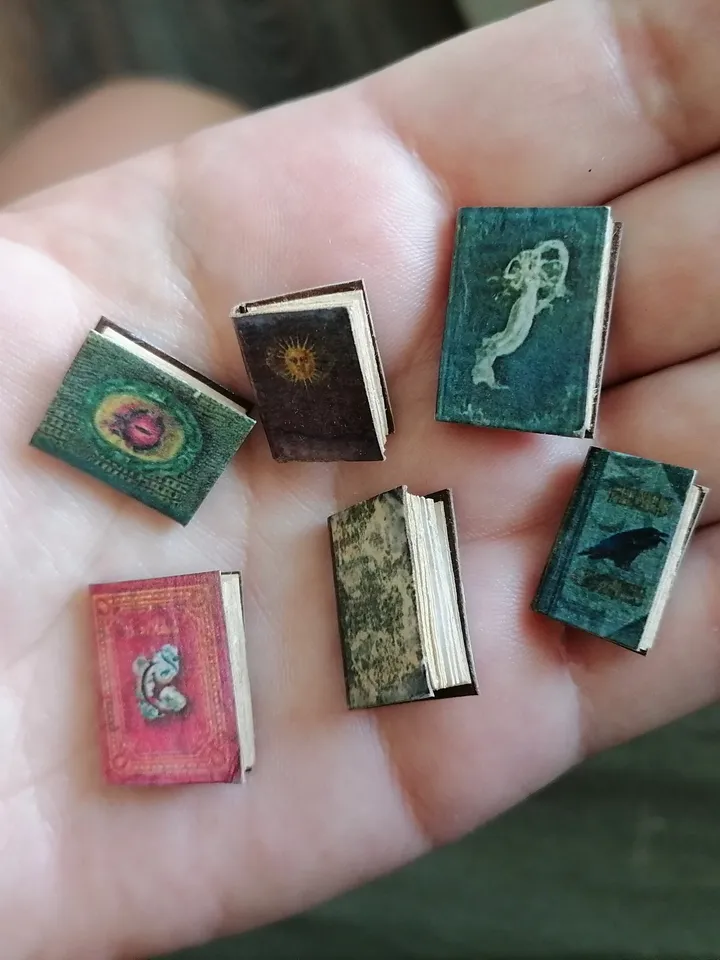 Books. A set of books. 6 items.Old books for the dollhouse.1:12 scale.